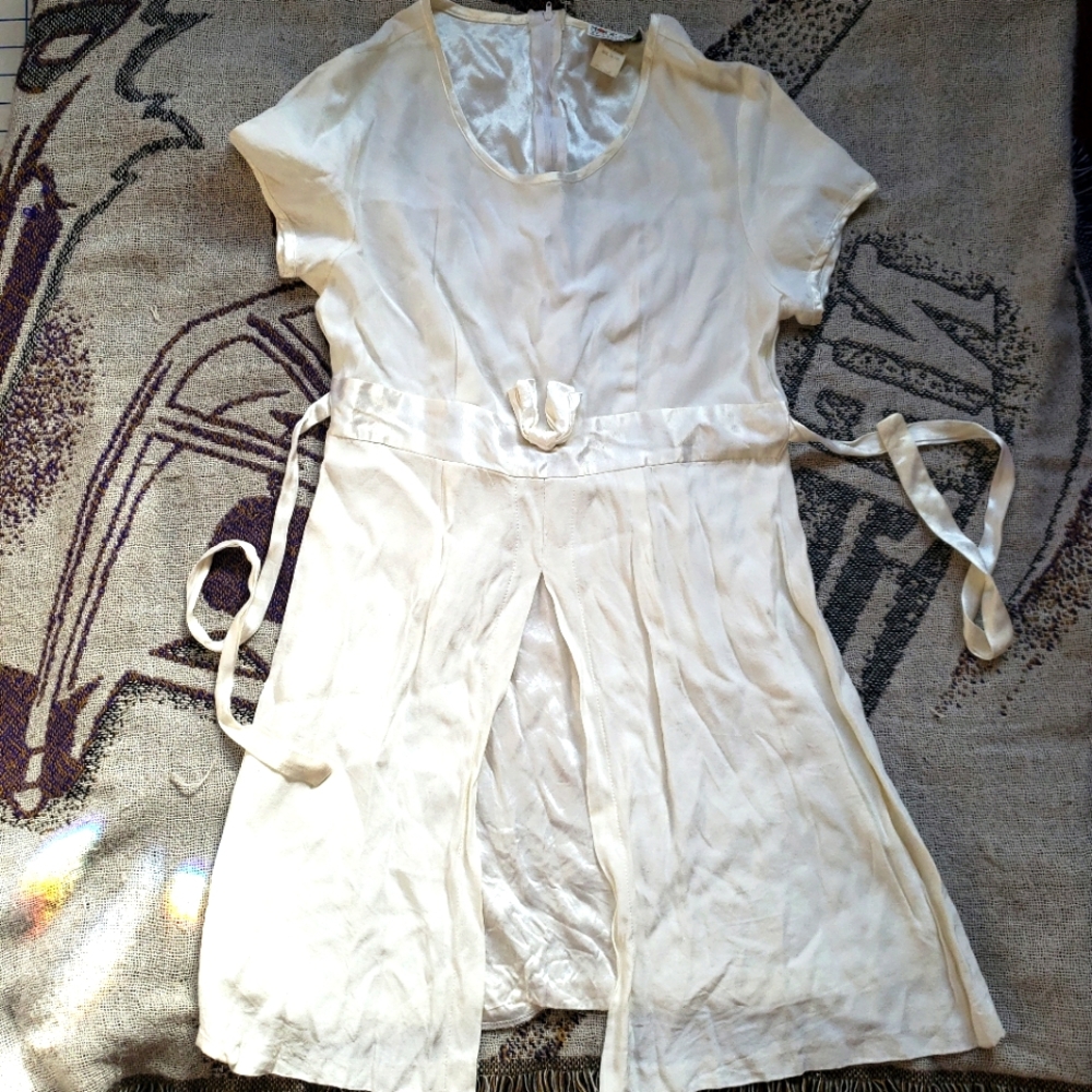 Mode Sara White Satin Formal Dress Size 8 - Flower Girl / Communion